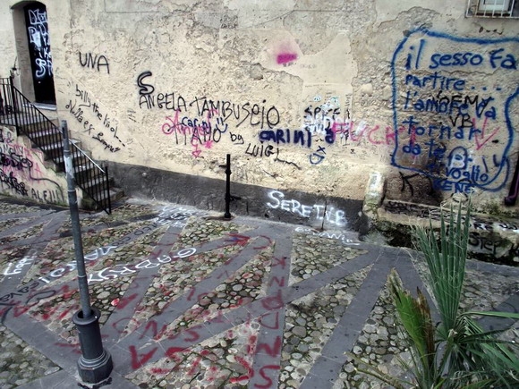L’affaccio di Largo Galluppi, in pieno centro storico di Tropea - foto Barritta