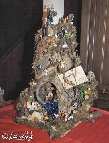 Uno dei presepi esposti nella chiesa di San Giuseppe - foto Libertino
