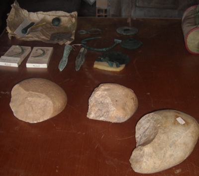I choppers, pietre in granito, i primi utensili dei primitivi - foto Mazzocca