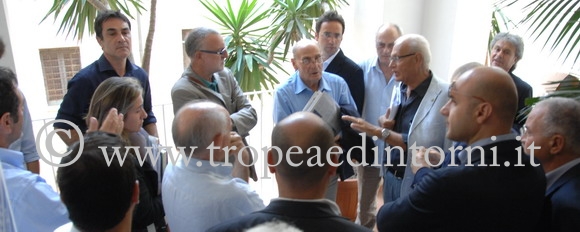 I consiglieri discutono il possibile rinvio - foto Libertino