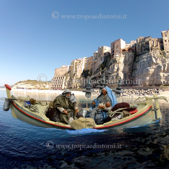 Fotomontaggio del presepe con lo sfondo di Tropea - foto Libertino