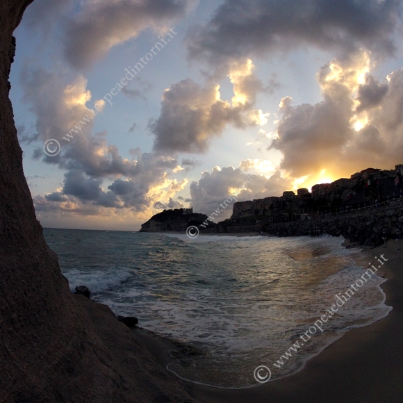 Tropea, l'alba di un nuovo giorno - foto Libertino