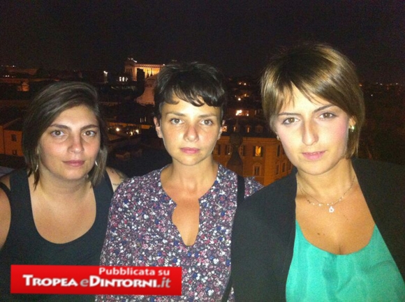 Laura Castelli, Edera Spadoni, Dalila Nesci sul tetto di Montecitorio