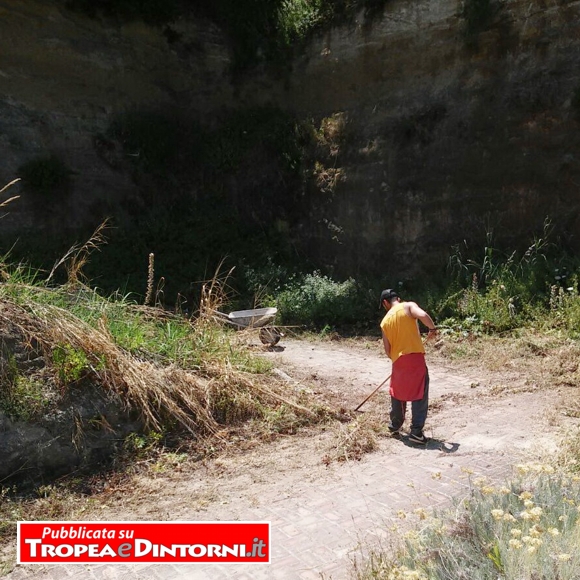 La scalinata che conduce fino alla suggestiva Spiaggia della Scalea