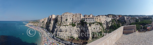 Tropea veduta dal Santuario di Santa Maria Dell'Isola - foto Libertino