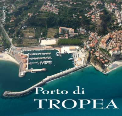 Veduta aerea del porto di tropea - foto Libertino