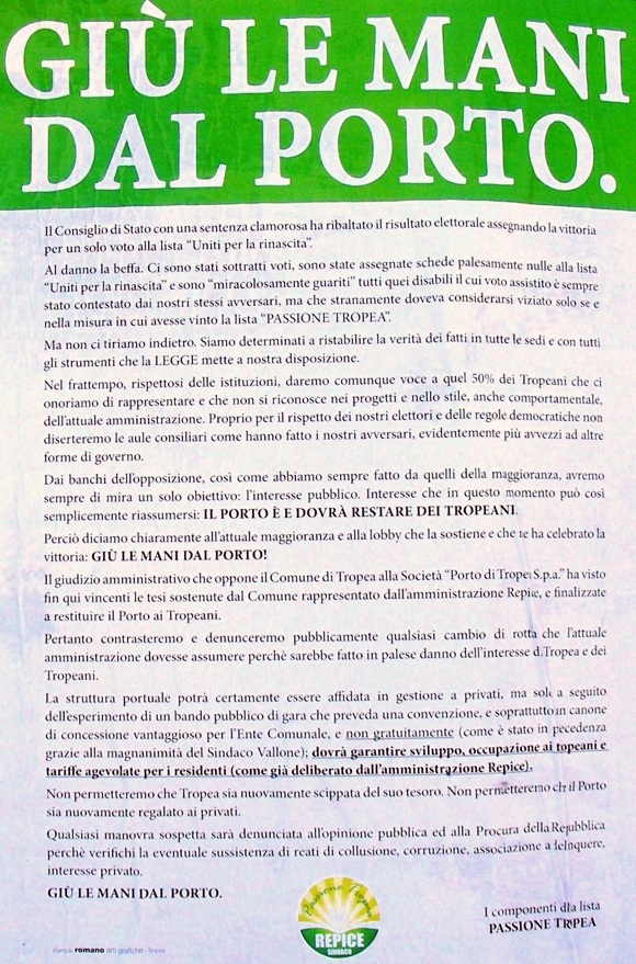 Il manifesto di "Passione Tropea" affiso oggi sulle mura della città